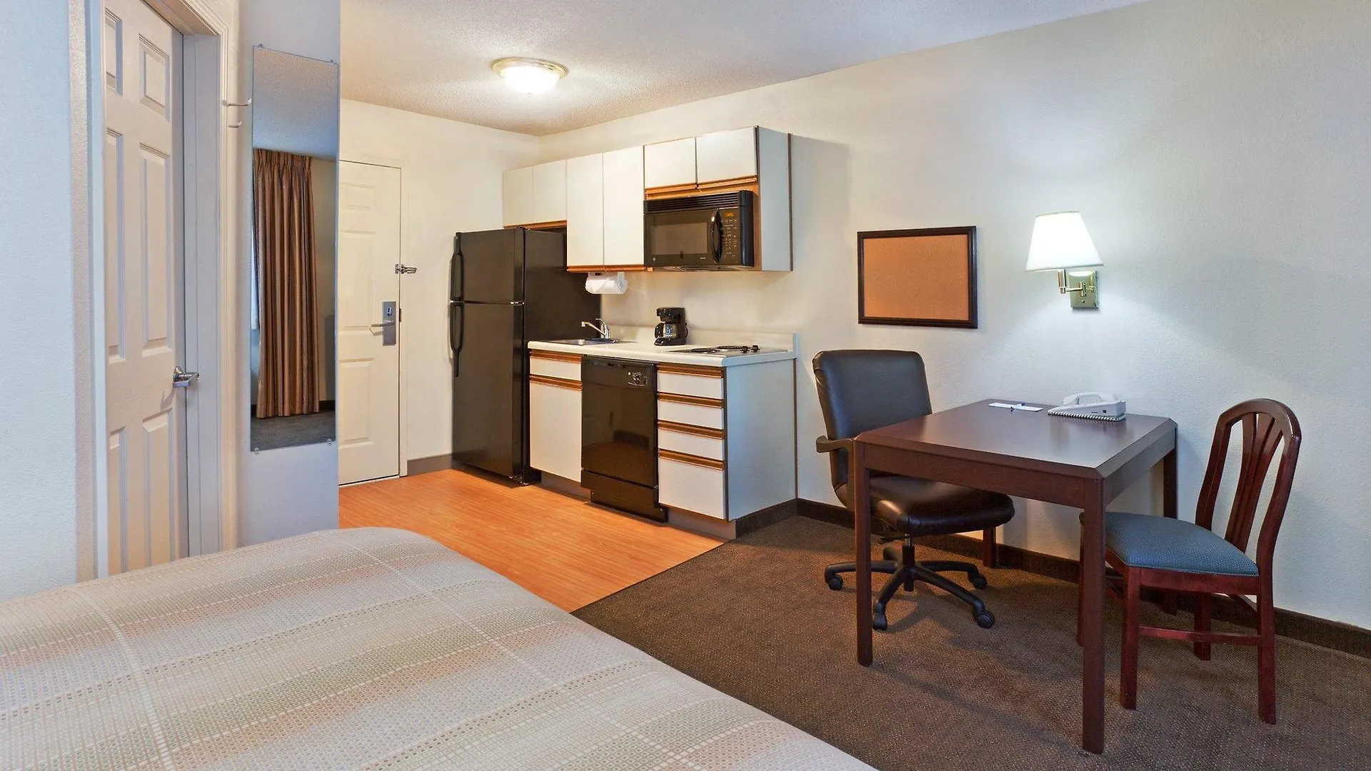 Sonesta Simply Suites Charlotte University 3*,